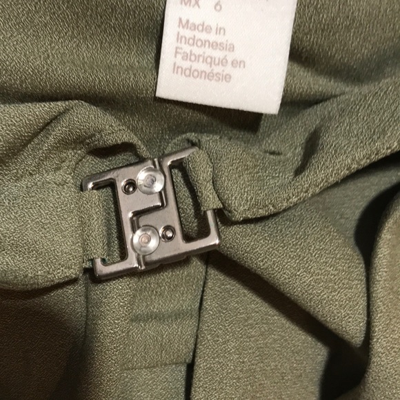 H&M Army Green Dressy Sleeveless Top - Picture 4 of 6
